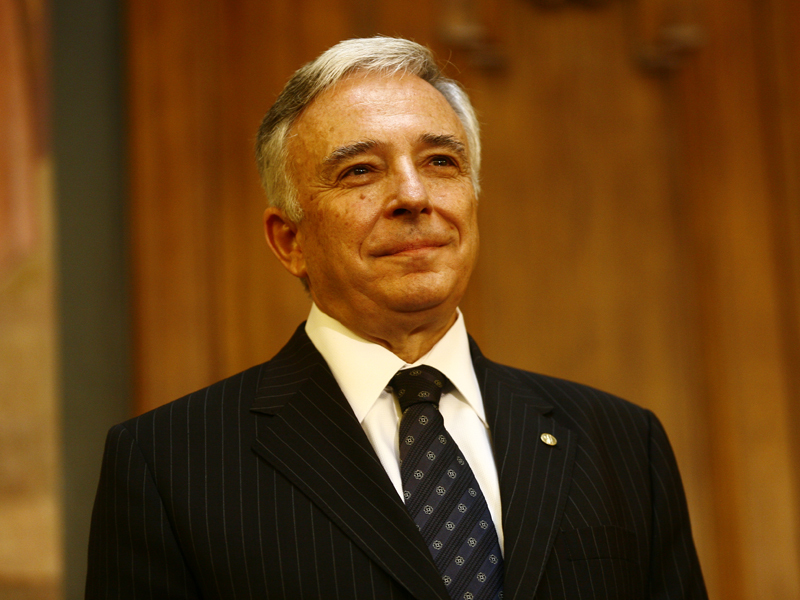 Isarescu: Politicienii sa promita mai putin si sa invete aritmetica bugetara. Avem peste 40.000 de proiecte de investitii publice neterminate