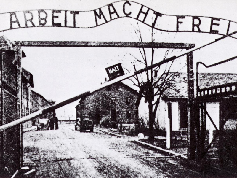"Lectia de la Auschwitz nu a fost invatata" - GALERIE FOTO