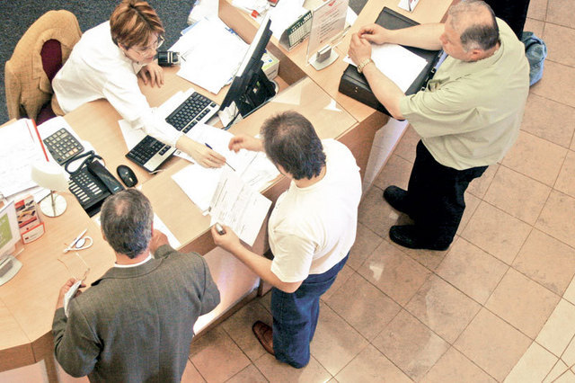 „Am datorii”. Problema pentru 26% dintre romani, 8% dintre bulgari si 7% dintre polonezi