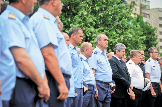 Oprea fulgera: Nu MApN, ci linsajul mediatic a taiat pensiile militarilor