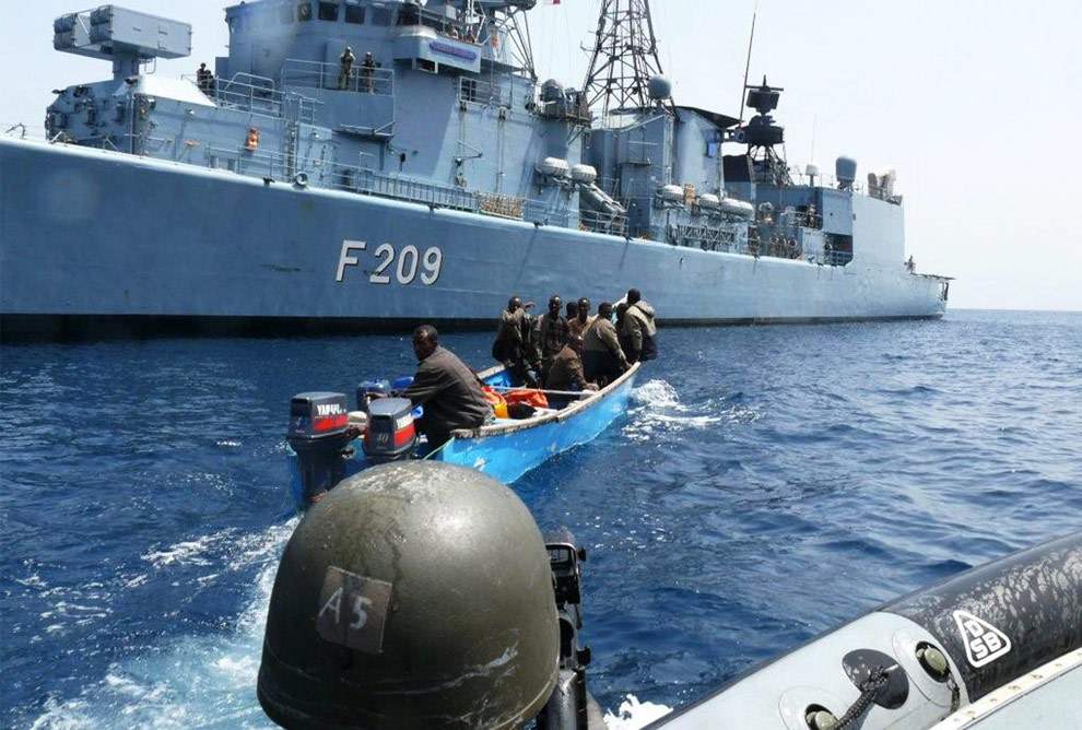 O zi din viata piratilor somalezi (GALERIE FOTO)