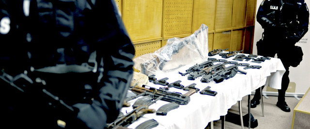 136.000 de cetateni detin legal arme de foc letale si neletale