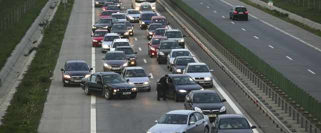 Daca tot n-avem autostrazi, Politia Rutiera a crescut limita de viteza in 88 de localitati