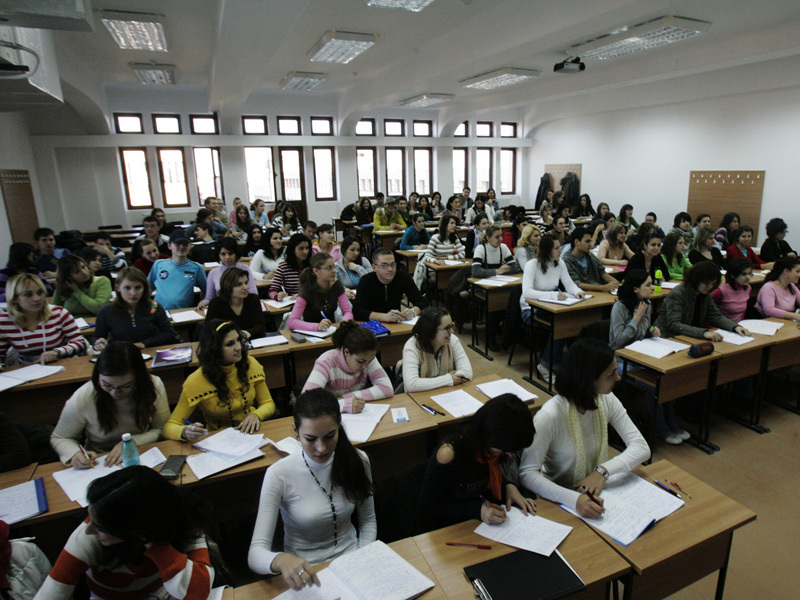 Baronii partidelor, invitati politicos sa lase altora sefia scolilor
