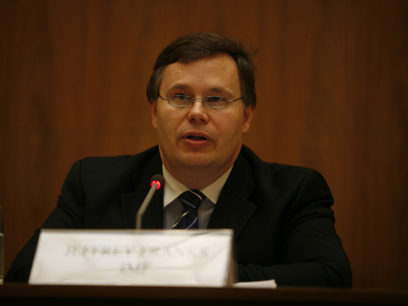 Jeffrey Franks: Preturile la gaze si energie nu vor creste curand, populatia saraca trebuie protejata