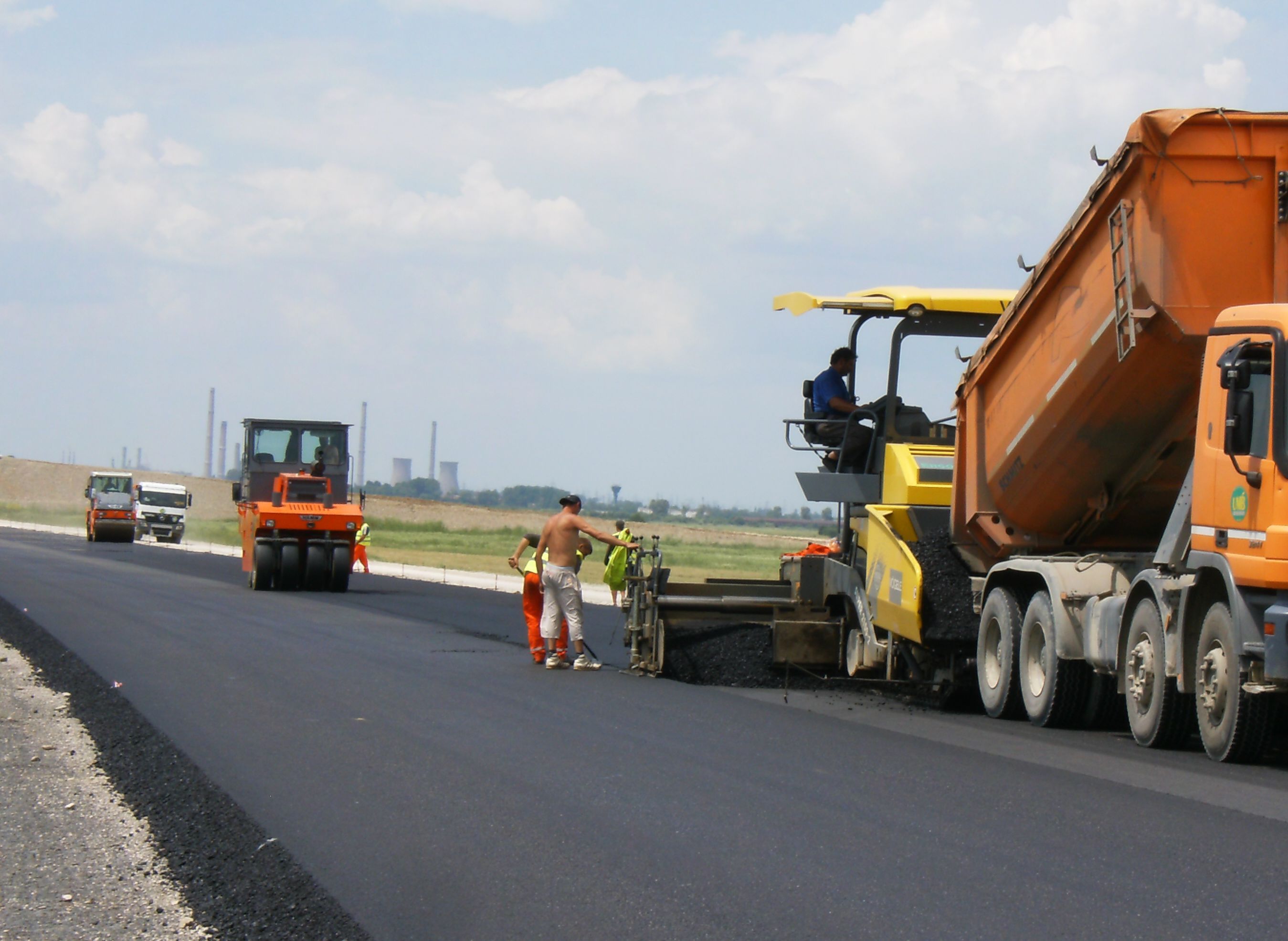 Cine sunt regii asfaltului din tara fara autostrazi. Cum comentati?
