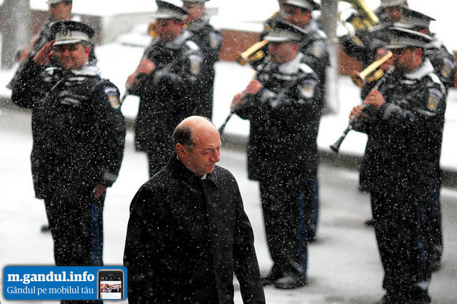 Basescu ataca ministerul „cu patratele”. Igas: „Nimeni din conducerea Politiei de Frontiera nu e vizat cu demiterea”