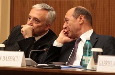 Sondaj IRES: BNR, institutia in care romanii au cea mai mare incredere, Isarescu, pe locul intai la “premieri”