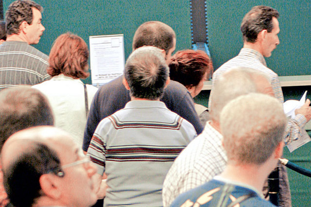 88 de clienti care au pierdut un proces cu BCR, ingroziti ca oricare ar putea fi obligat sa achite cheltuieli de judecata de 100.000 de lei