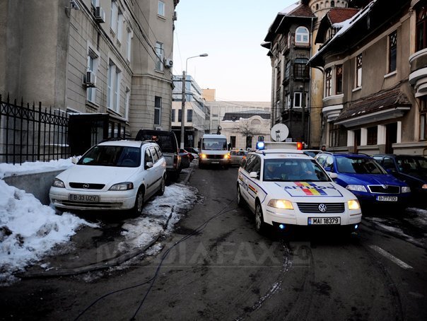 15 politisti si vamesi de la punctul vamal Siret, arestati, alte 59 de persoane retinute