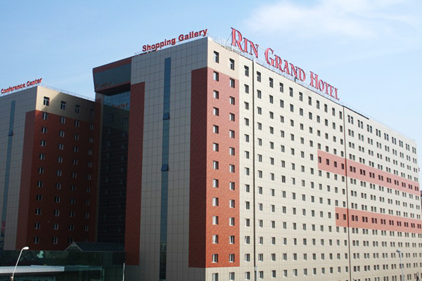 RIN Grand, intr-un top a celor mai urate 15 hoteluri din lume, din cauza asemanarii cu o inchisoare