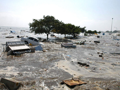 Tsunami-ul din Pacific loveste Indonezia si Filipinele