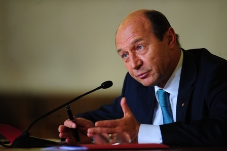 Basescu vrea ca mandatul presedintelui statului sa fie de 4 ani si o noua posibilitate de dizolvare a Parlamentului