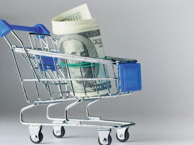 Cine mai investeste in comertul modern