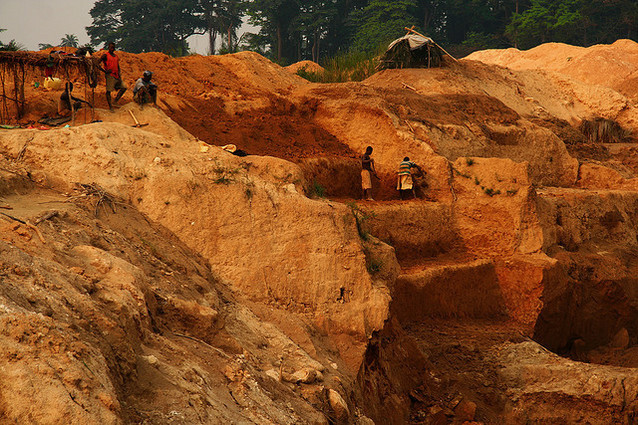 Alro: Exista un roman care detine o mina de diamante in Sierra Leone