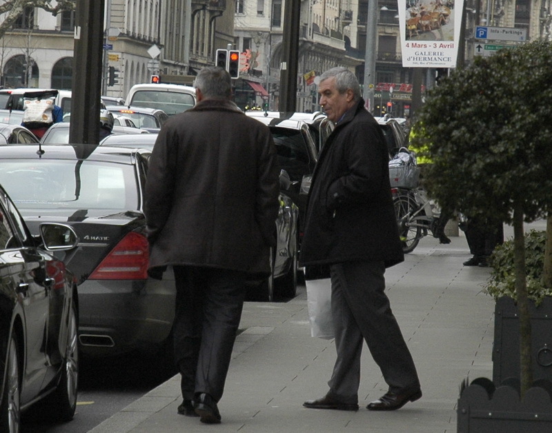 Cum face Tariceanu afaceri la Salonul Auto de la Geneva. Cine il insoteste pe fostul premier