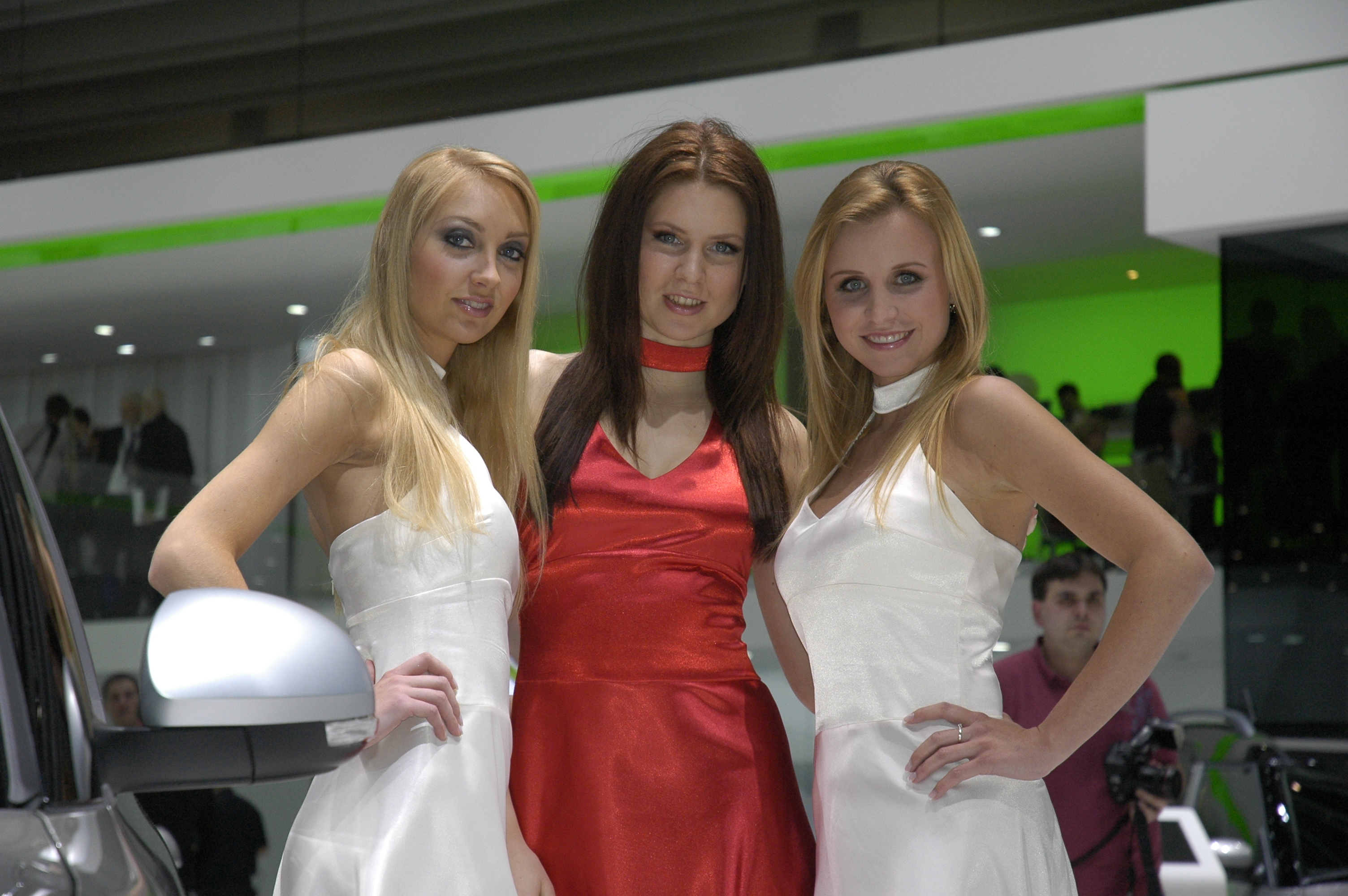 Cele mai frumoase fete de la Salonul Auto de la Geneva (GALERIE FOTO)