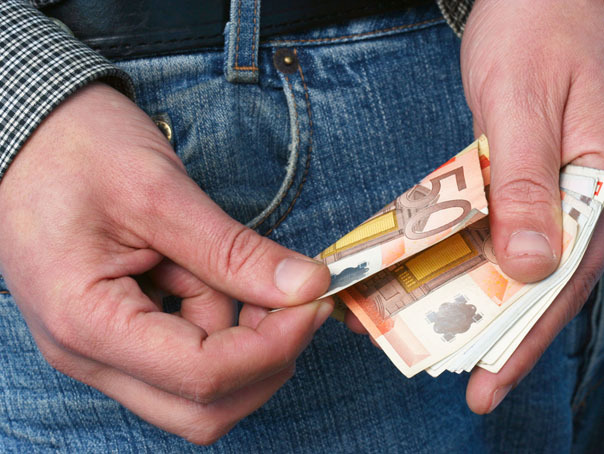 Cursul BNR, la cel mai redus nivel din iunie 2010. Vezi cursul valutar