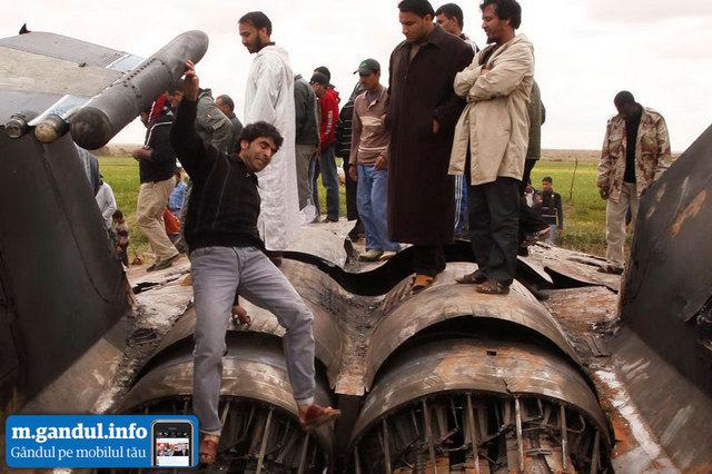 Trupele lui Gaddafi – pulverizate, coalitia – tot mai subreda