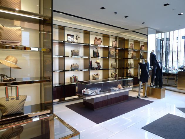 Cum arata si cat te costa sa te imbraci din magazinul Gucci din Capitala