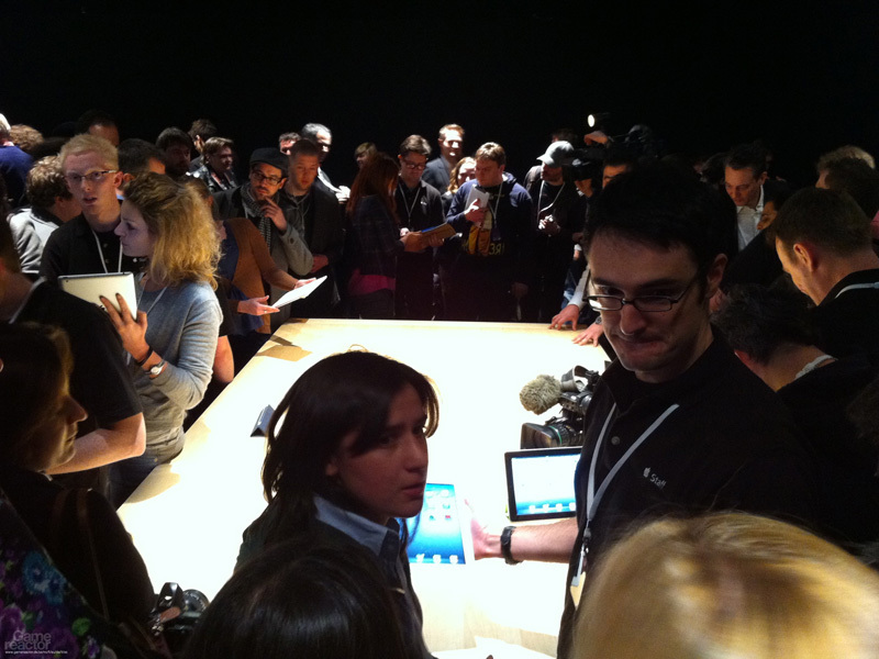 Cozi interminabile pentru iPad 2 in toata lumea (GALERIE FOTO)