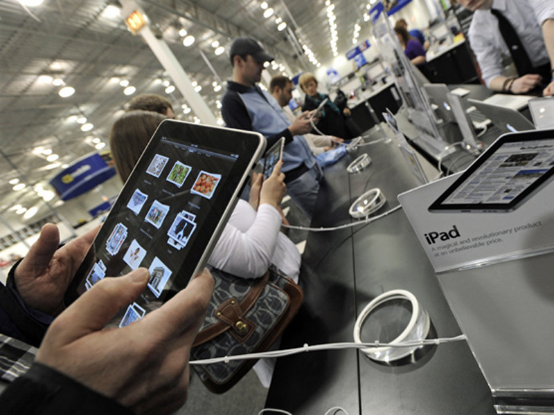 Apple lanseaza  iPad 2