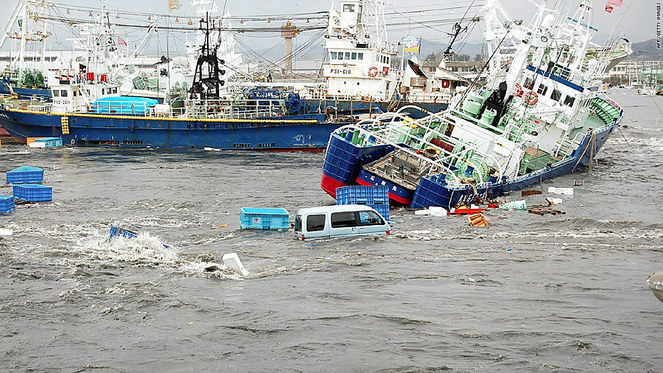 Valul tsunami ajunge in SUA. Obama ajuta Japonia, racirea centralei nucleare are efect