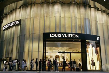 Piata chineza de genti de lux explodeaza. Femeile stau la coada pentru ultimul model Chanel