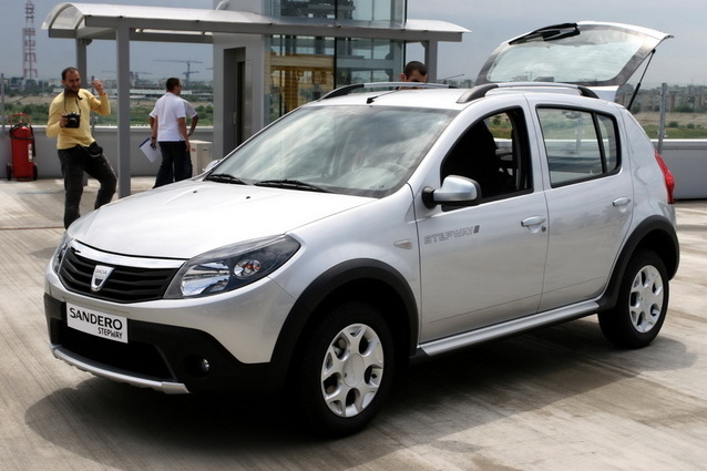 Dacia vinde masini pe Facebook