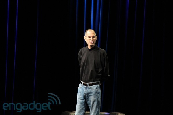 Sfidand boala, Steve Jobs lanseaza iPad 2. Cum arata noua tableta de la Apple (VIDEO, GALERIE FOTO)