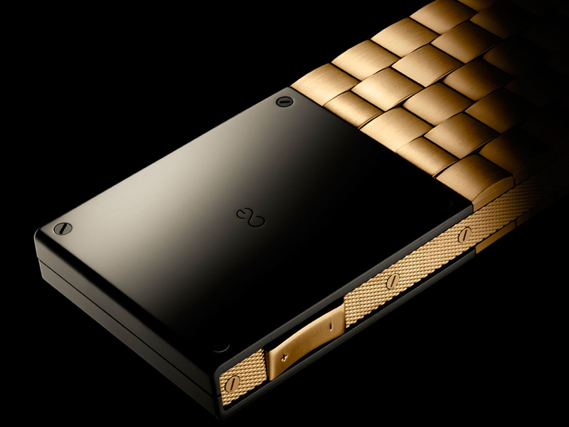 Cine ar da 42.000 de euro pe un telefon din aur?