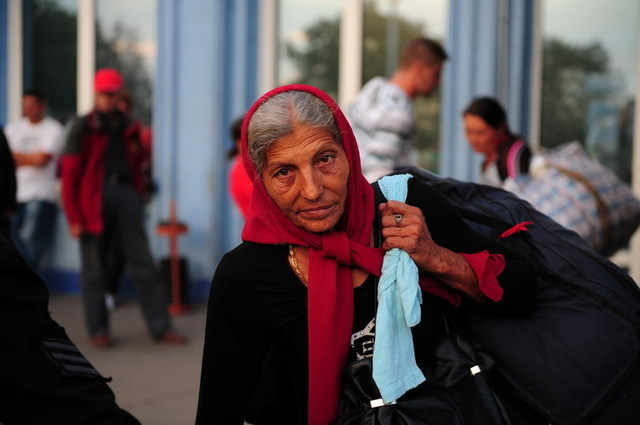 Rromii romani care ocupasera bazilica San Paolo din Roma au fost preluati de o organizatie catolica