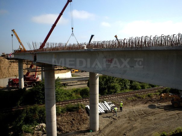 Boc invita chinezii la constructia de autostrazi, poduri si hidrocentrale