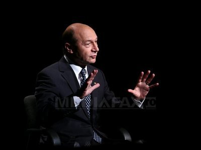 Basescu: Trebuie sa mentinem obiectivul aderarii la zona euro in 2015