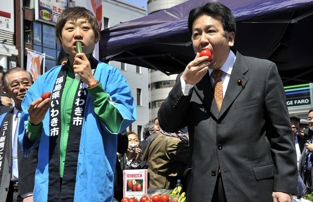 Japonezii s-au inghesuit sa cumpere fructe si legume recoltate din apropierea Fukushimei din solidaritate cu fermierii