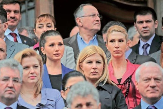 Un razboi care se duce pe deasupra lui Boc