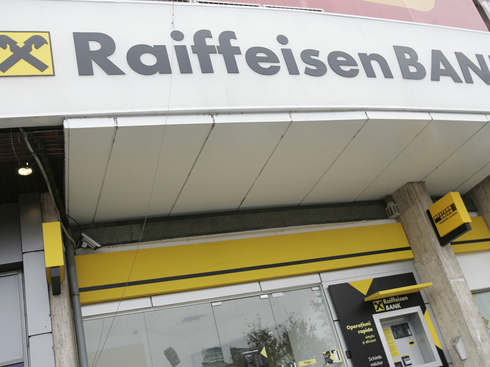Raiffeisen lanseaza un serviciu de monitorizare a instrumentelor de debit pentru firme