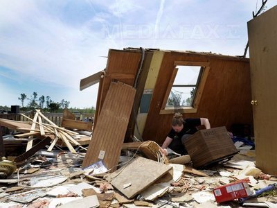 Stare de urgenta in sapte state americane: Cel putin 159 de morti in urma furtunilor violente