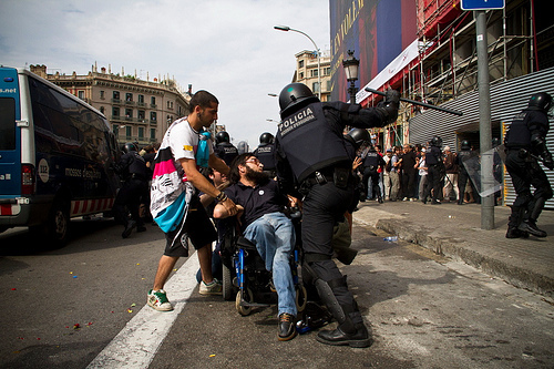 Pregatiri la Barcelona pentru finala Ligii Campionilor: ciocniri violente intre politie si "indignados" (VIDEO)