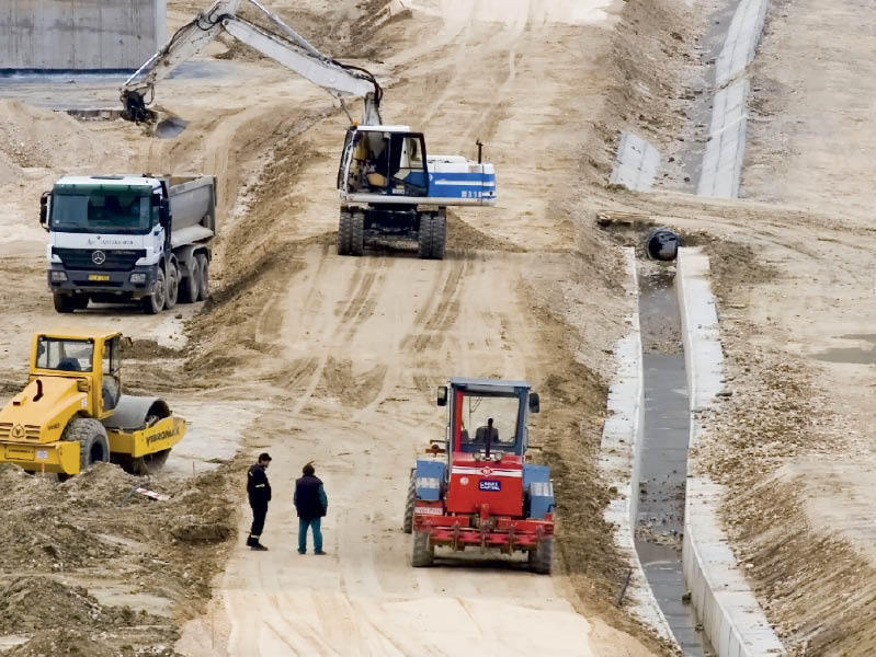 Noul motto al regilor asfaltului: "Si drumurile mici aduc profituri mari"