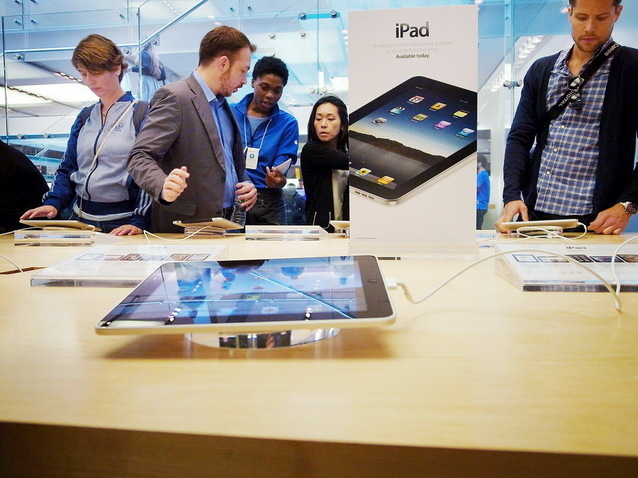 Samsung vrea sa vada iPhone si iPad in lucru, pentru a evita acuzatiile de copiere