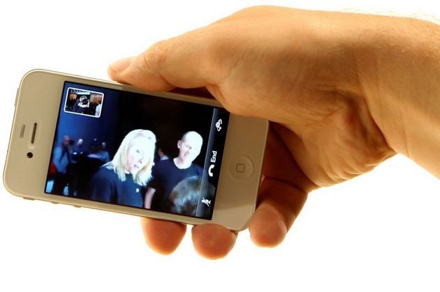 iPhone 4 alb a ajuns in Romania. Vezi care e cea mai buna oferta