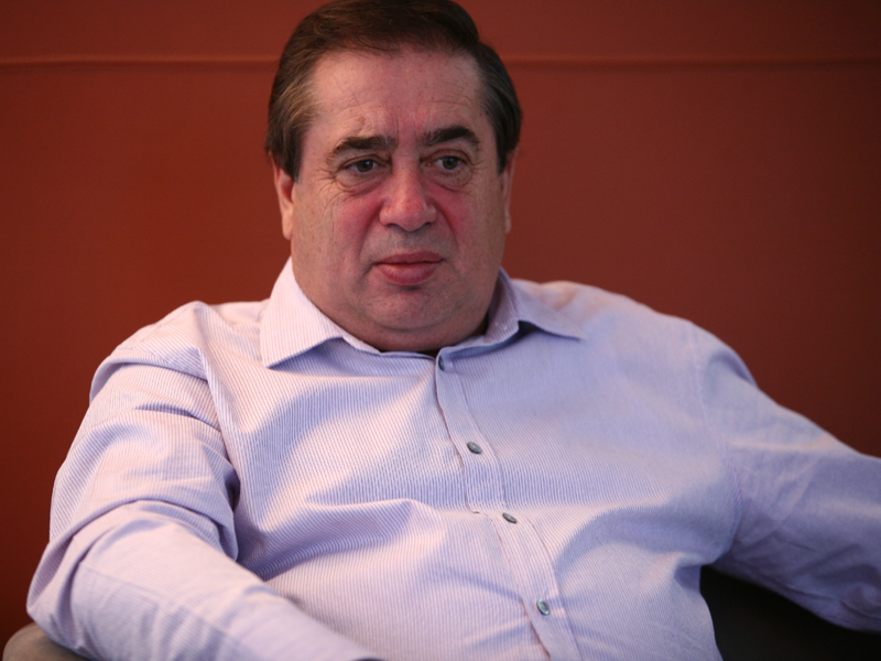 Ioan Niculae si-a facut companie aeriana si va opera si un avion care va fi cumparat de Gigi Becali