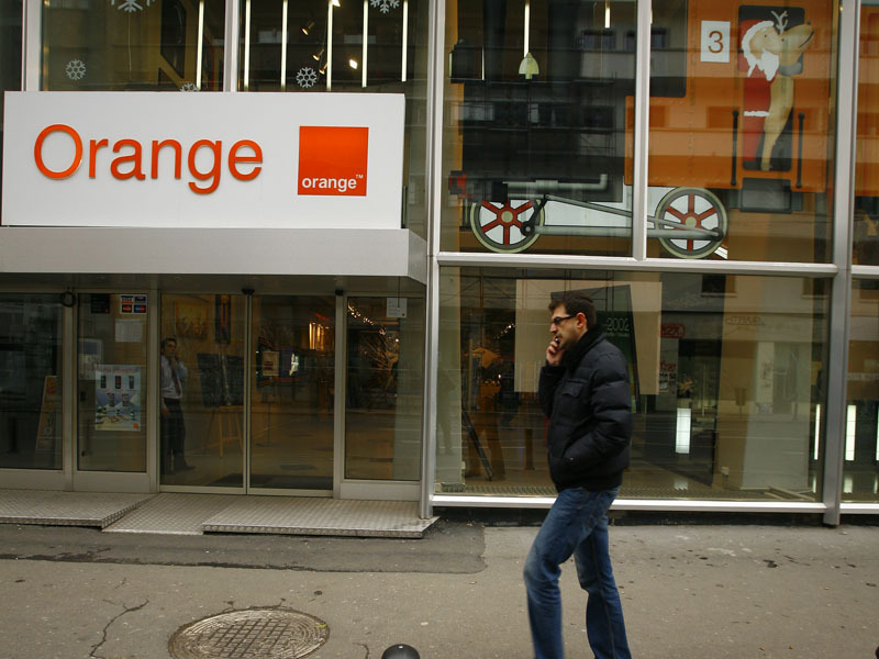 Orange: Scad veniturile si numarul de clienti