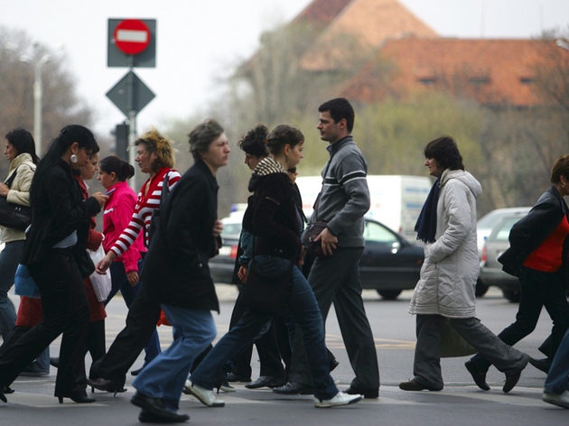 Trei sferturi dintre tineri ar dori sa munceasca in strainatate