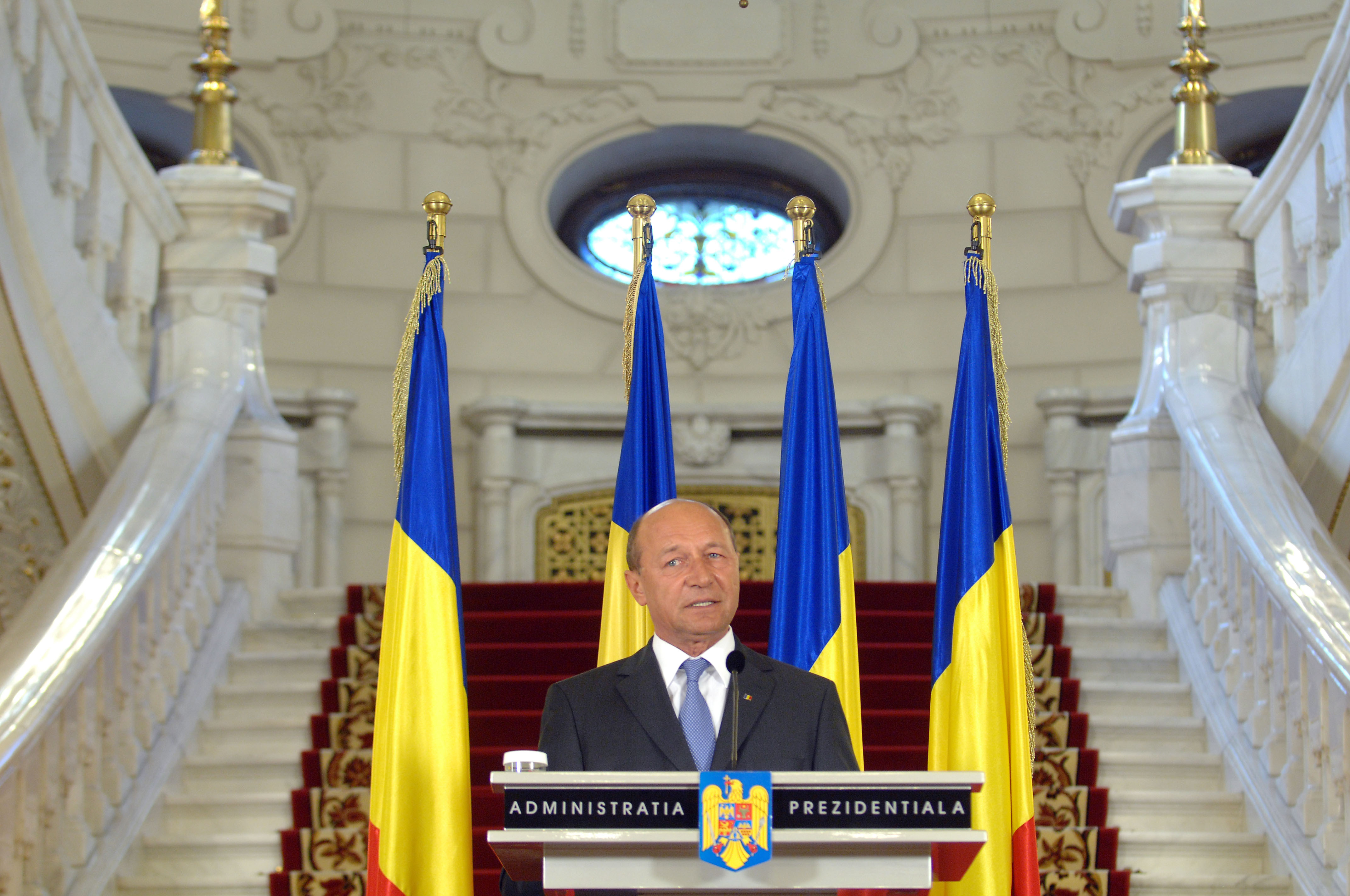 Basescu: "Bancile unui stat aflat in mare dificultate controleaza circa 27% din piata bancara romaneasca"