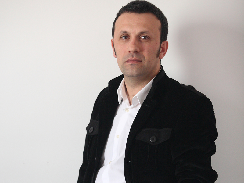 TINERI MANAGERI DE TOP: Adrian Rizea - si din mobila fabricata la Campina te poti imbogati