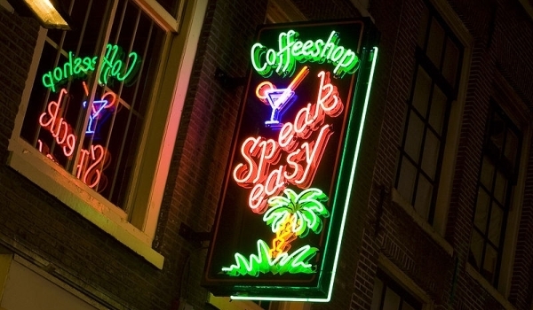 Oficialii orasului Amsterdam se opun interzicerii consumului de marijuana