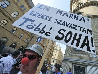 Aproximativ 10.000 de persoane au manifestat la Budapesta impotriva masurilor de austeriate