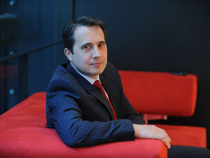 TINERI MANAGERI DE TOP: Prin mainile lui trec strategia si dezvoltarea Vodafone - Valentin Stefan